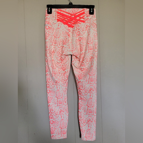 EUC Fabletics Boost PowerHold® High-Waisted 7/8 Legging - Picture 6 of 10